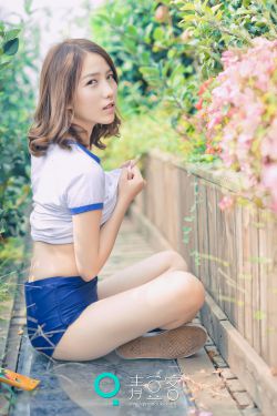 女子喂乌龟火龙果第2天获炫彩神龟